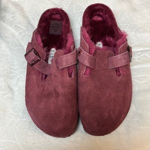 Birkenstock Boston fur in maroon
